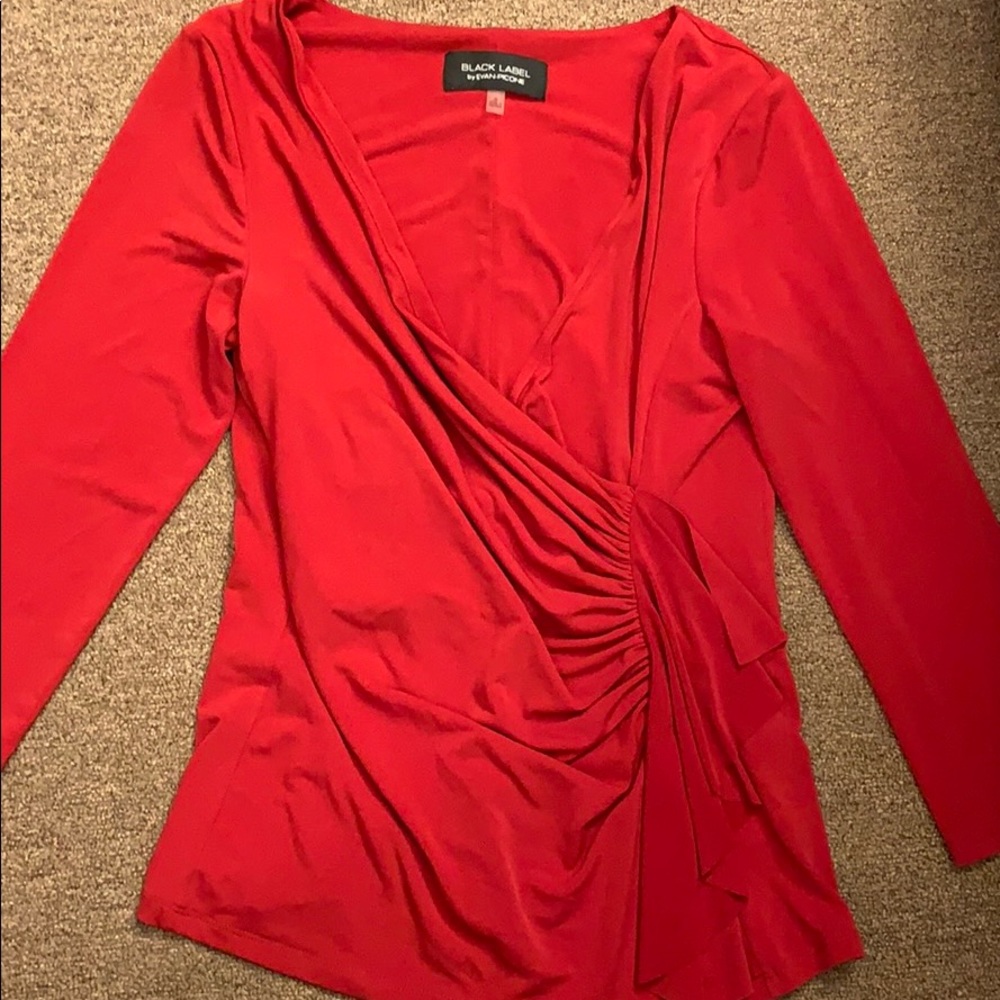 Red long sleeves top
